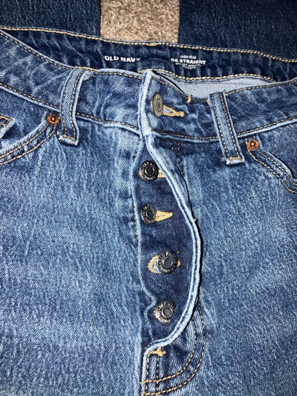 Old Navy Women's High-Rise Cropped Button Fly Jeans - Dark Blue Wash 12 - Picture 2 of 4